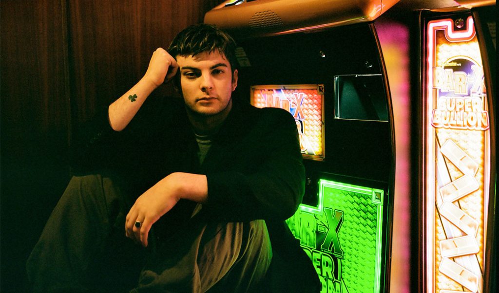 Grian Chatten solta mais um single, este  para machucar. Amanhã tem o álbum solo todo