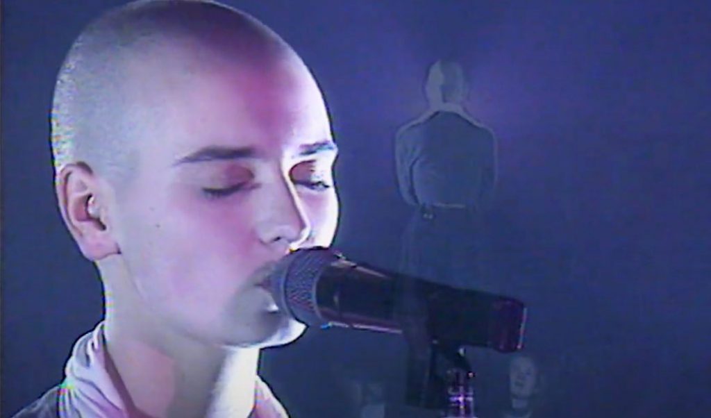 Sinéad O’Connor: o texto do Morrissey e uma das primeiras performances da cantora irlandesa na Europa