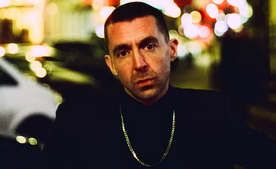 Guitarras altas, indie animadinho e volta às raízes: saiu “One Man Band”, o novo disco do Miles Kane que tem até uma música para o Roberto Baggio, aquele