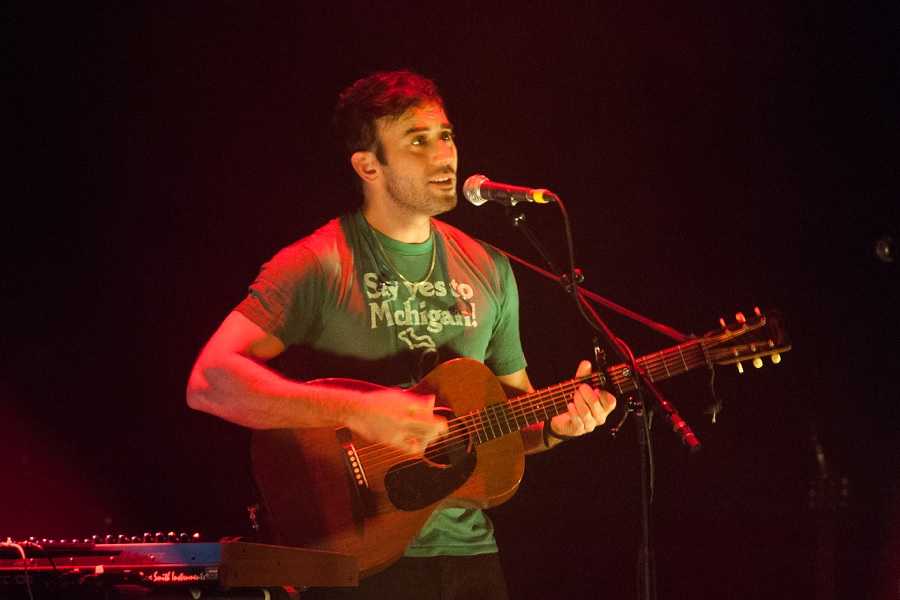 Indie sofisticado e maravilhoso: lá vem o Sufjan Stevens com seu “primeiro” disco em quase uma década