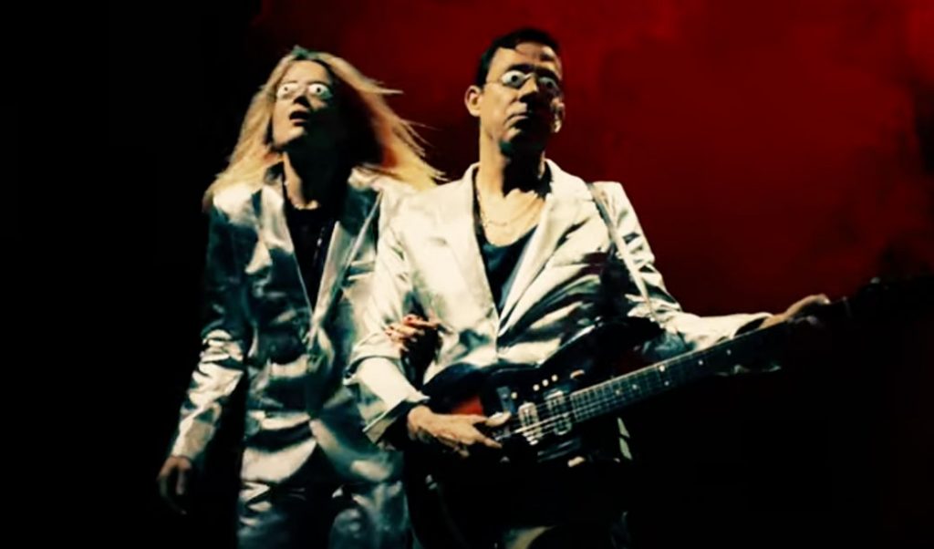 The Kills, agora sim, anuncia sua grande volta. Com outra música (boa) inédita. Álbum novo sai em outubro