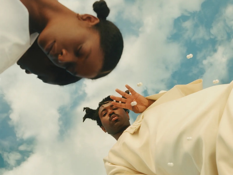 Sampha anuncia primeiro disco em seis anos, homenageia o avô no título, e solta a nova “Only”
