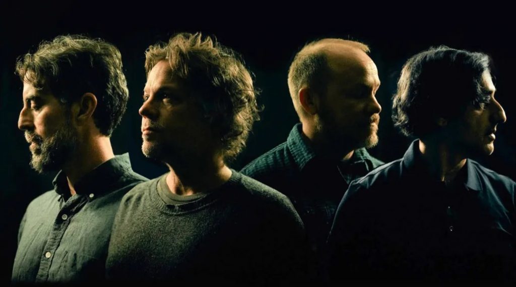 POPNOTAS – Dois discos e um single. As novidades musicais de Explosions in the Sky, Pretenders e Bombay Bicycle Club