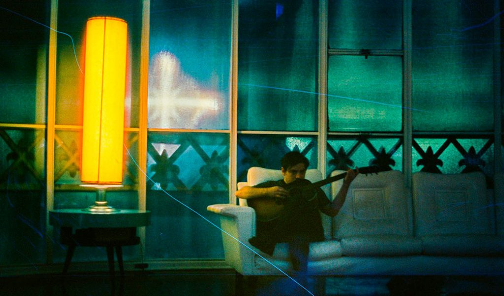 CENA – Apeles chama o mundo para seu novo álbum. Começando com o single “Magical/Rational”, que tem sotaque britânico. Em hip hop cool ainda por cima