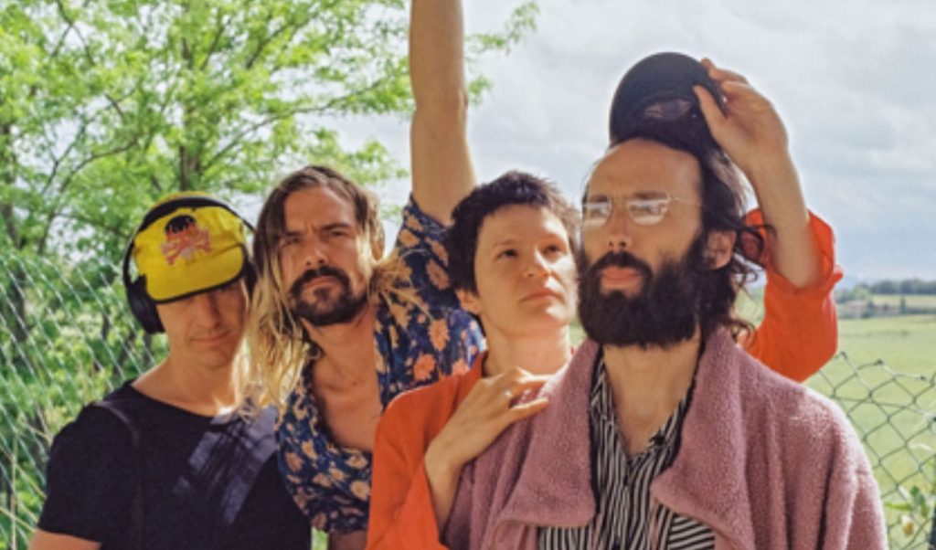 Opa, para tudo. Uma nova do Big Thief. Conheça “Born for Loving You”
