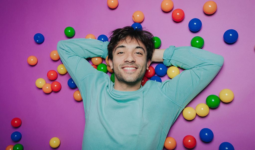 “Música para esquecer os problemas.” Ouça o novo single do Boy from the South, “Man Down”. Que tem o vídeo mais fofo do ano