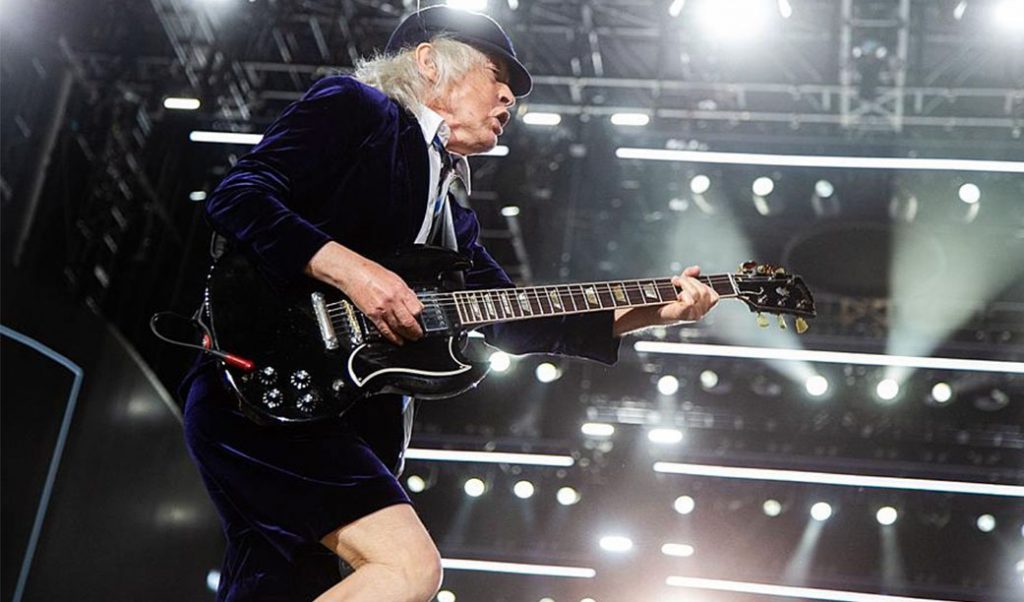 A grande volta aos shows do AC/DC. E a grande volta aos shows também do   Brian Johnson, com uma ajuda científica