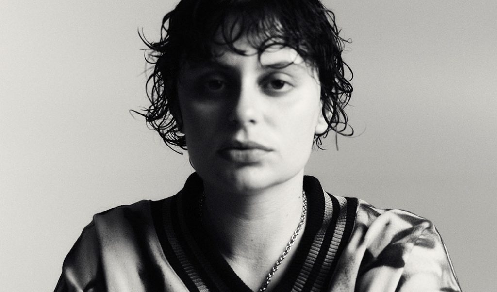 CENA – Popload entrevista Ana Frango Elétrico: “Acho que meu disco vai falar diretamente com as questões da comunidade LGBTQIAPN+”