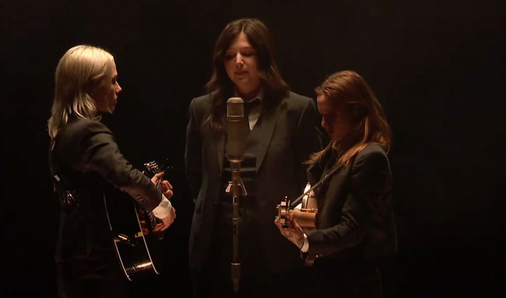 Boygenius no programa do Colbert, tocando “Cool about It” ao vivo na TV