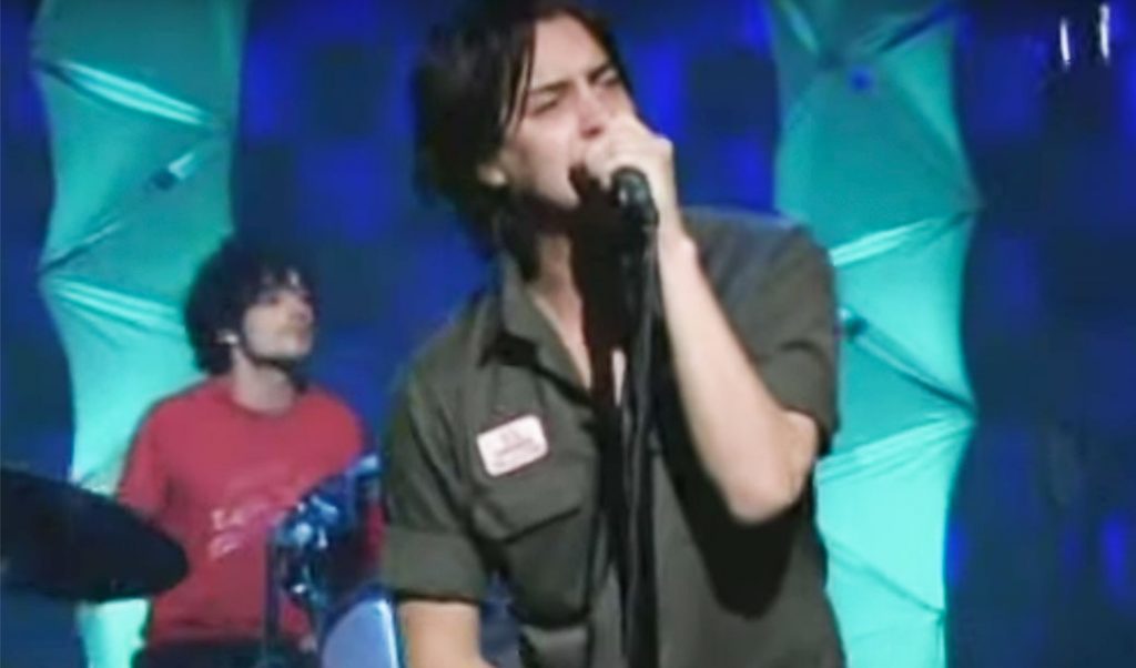 Não vai chorar! Há 20 anos, Strokes lançava o álbum “Room on Fire” e tomava a TV americana (e o rock). Outra vez