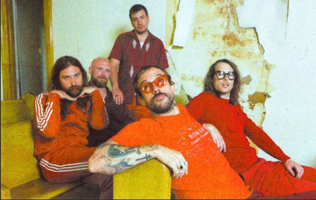 IDLES é amansado pelo Nigel Godrich em “Grace”, mais um single incrível do disco que será lançado em 2024