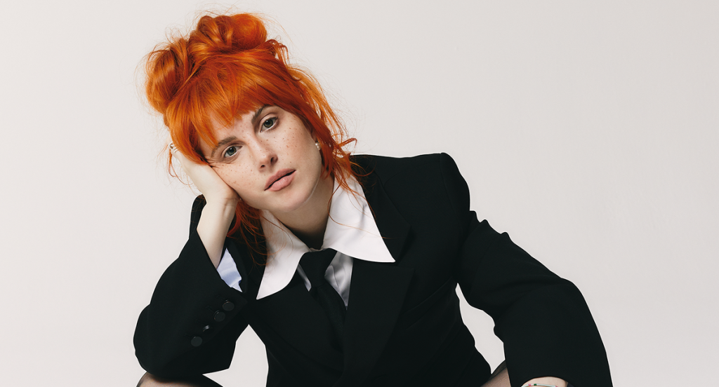 Popnotas – Paramore apresenta disco em tributo ao Talking Heads. A nova música do Four Tet. O Kraftwerk invadindo Los Angeles. E o vídeo novo do Liam/Squire