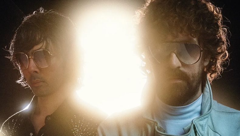 D-A-N-C-E! Justice solta duas músicas novas, uma delas com o Tame Impala, e anuncia primeiro álbum em oito anos