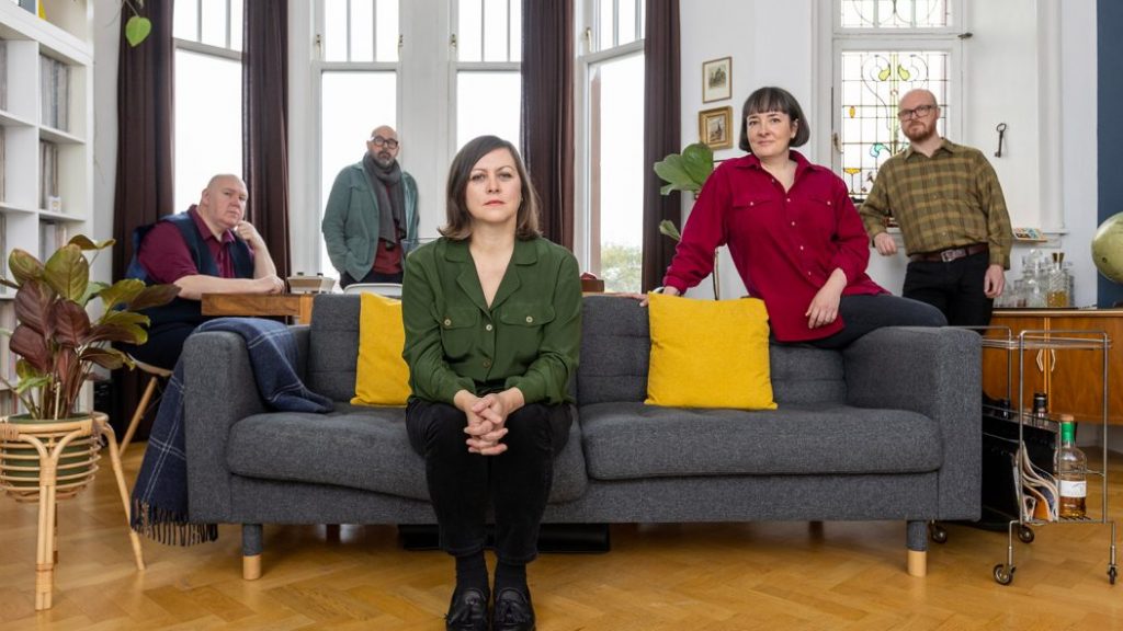 Popnotas – A volta do Camera Obscura com o primeiro disco desde 2013. As Breeders fazendo o Guided by Voices. E a nova dancinha lançada pelo Future Islands
