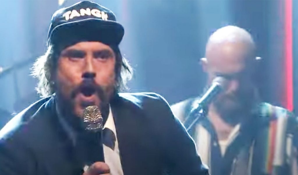 Momento Idles. Apresentação ontem na TV americana e session de rádio na Bélgica. Disco novo, “Tangk”, sai semana que vem