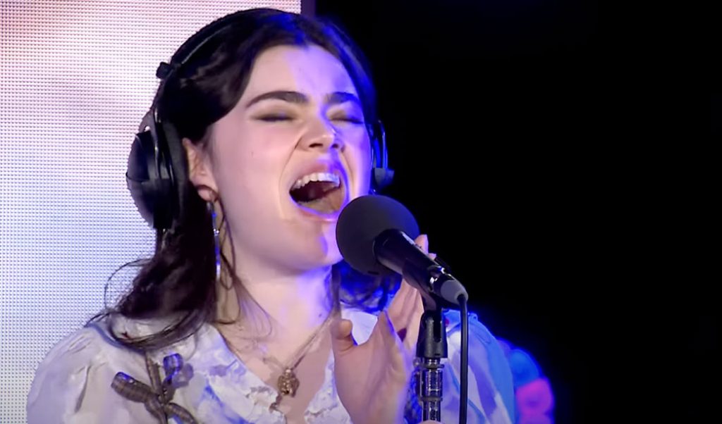 Com o disco lançado, garotas do Last Dinner Party vão às sessions. Até com cover de Troye Sivan