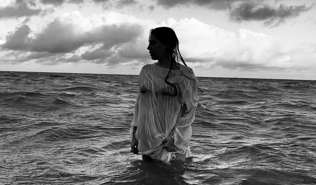 CENA – Madre, de Luiza Pereira, toca suas sirenes. Ouça (e veja, por que não?) o terceiro single