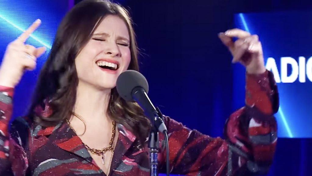 Popnotas girls – A session das Last Dinner Party. A Sophie Ellis-Bextor fazendo as Last Dinner Party. E as Beaches levando sua treta viral na TV americana
