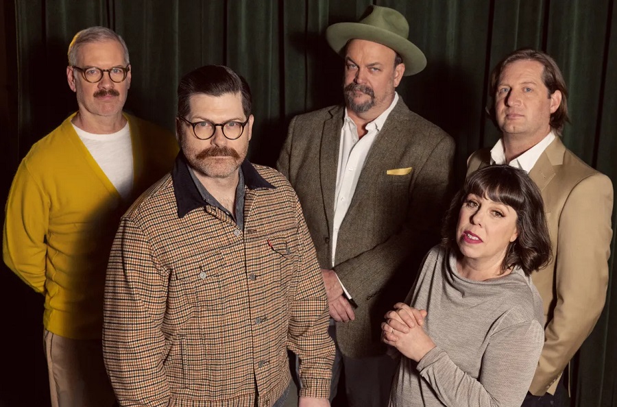 Popnotas 2 – A volta do The Decemberists, com um som de quase 20 minutos. A Adrianne Lenker e seu último single do disco que sairá sexta. E o indie invadindo a Broadway