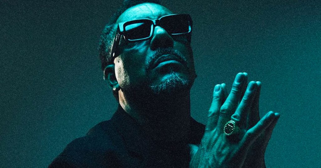 Talvez um anjo, um mágico, juiz ou réu, rapper Dexter finalmente se apresenta no Lollapalooza Brasil