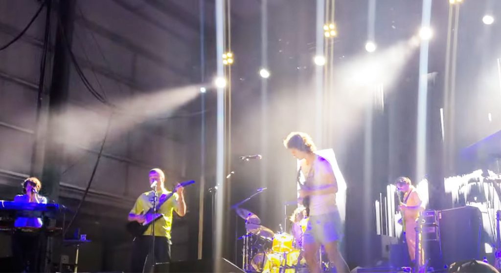 King Gizzard toca no festival do vôlei de praia na Austrália. Temos imagens (do show!!). Logo mais eles vêm para o Lolla BR