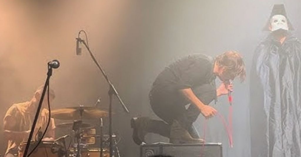 Phoenix ontem no Uruguai. Phoenix hoje “pequeno” na Argentina. Semana que vem, no Brasil