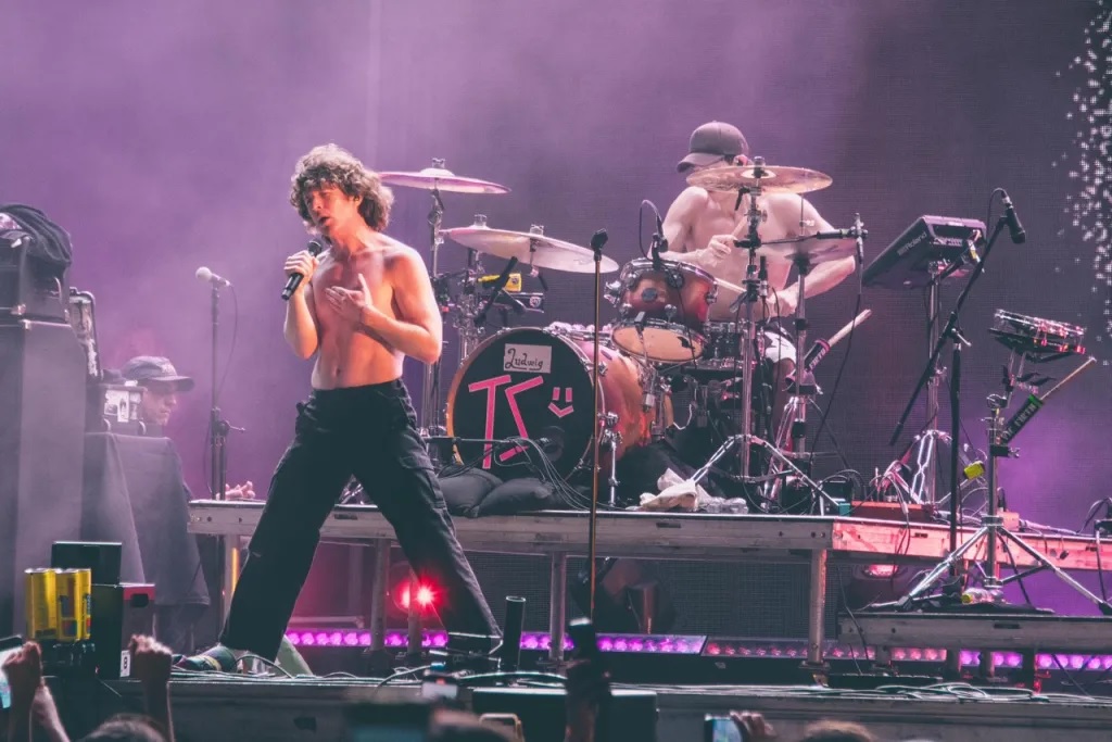 Popnotas – O Turnstile (em breve no Brasil) e sua barulheira típica no México. A nova do The Drums. E o Kings of Leon desacelerado