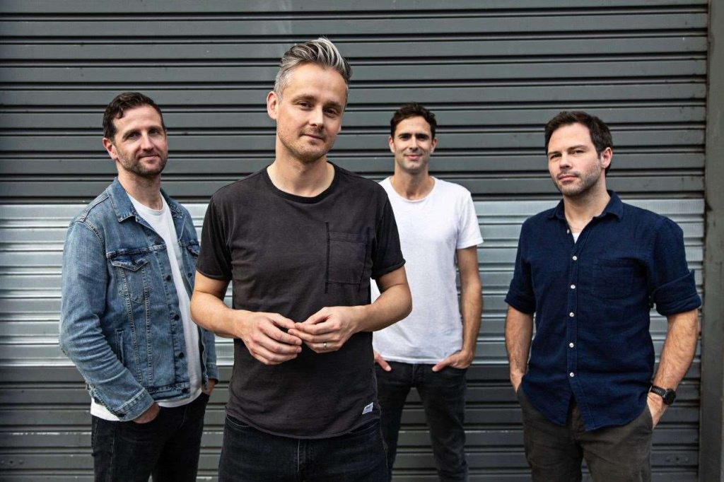 Popnotas – Keane anuncia três shows no Brasil em novembro. Charli XCX invade a pista de dança com duas novas músicas. E o Iron & Wine sendo o fofo de sempre