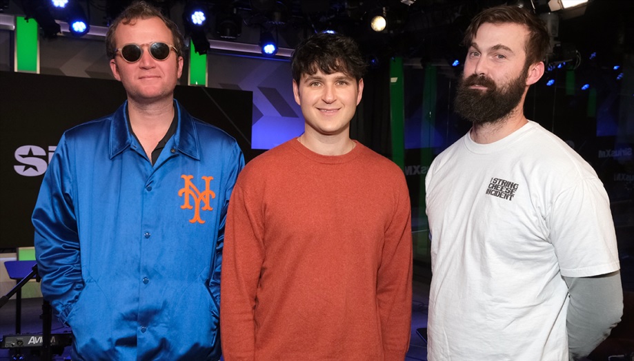 Popnotas – Uma session linda e acústica do Vampire Weekend. O Tom Morello no palco com o Bruce Springsteen. E a nossa Anitta invadindo a América