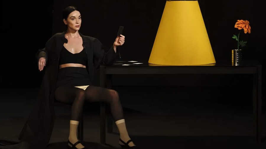 St. Vincent versão heavy indie solta mais um som inédito. Disco cheio será lançado na próxima sexta, 26 de abril