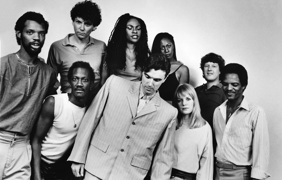 Obra-prima dos Talking Heads, “Stop Making Sense” completa 40 anos hoje e ganha disco tributo que tem até Miley Cyrus e The National