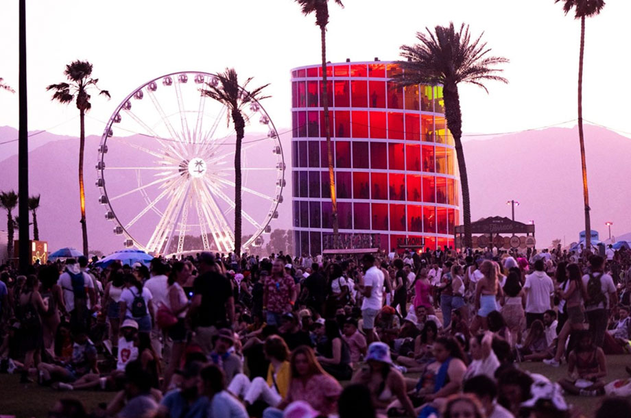 Coachella, dia 2, no sofá – Hoje tem Blur, No Doubt, Vampire Weekend, Bar Italia, Raye e a rapa