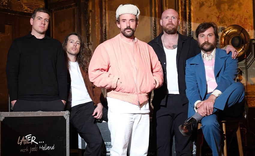 Da ternura ao caos: IDLES em seu estado bruto no Jools Holland