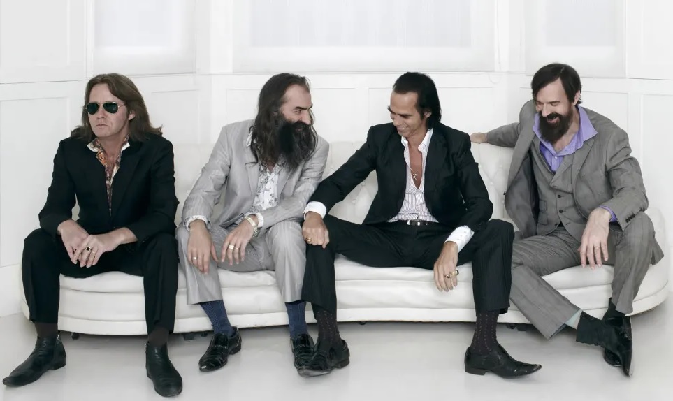 Silêncio… O gênio Nick Cave está cantando. Ouça a nova “Frogs”