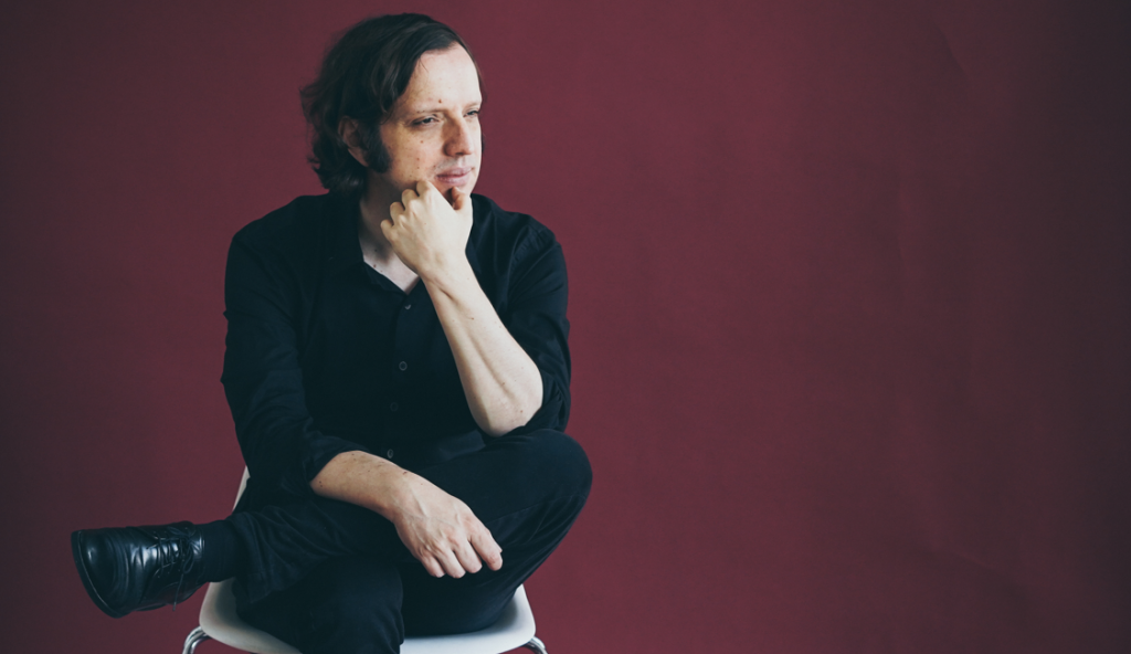 CENA – Jair Naves na luta: soltando single novo, armando  novo álbum e dividindo palco com Pavement e Cat Power