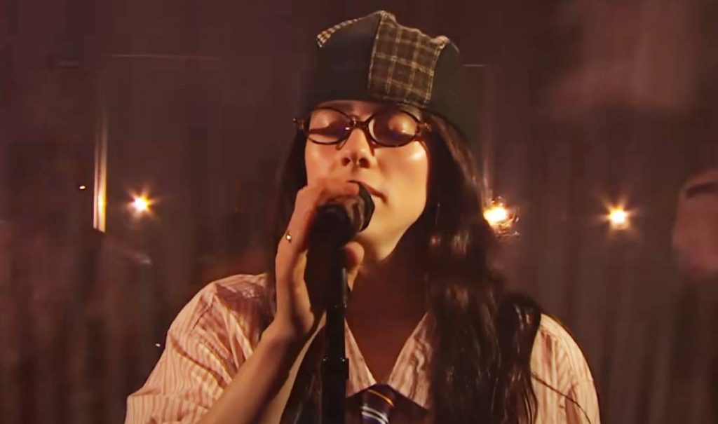 Hummm… Billie Eilish interpreta sua  “Lunch” ao vivo pela primeira vez na TV. Veja