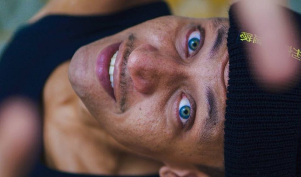 CENA – Até o Brad Pitt tem bad trip. Rapper Edgar lança single-vídeo para a genial “Incapturável”