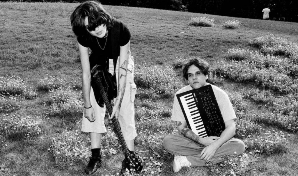CENA – Paira, duo de BH, desenha o futuro com  novo single. Ouça (e veja) a incrível “O Fio”