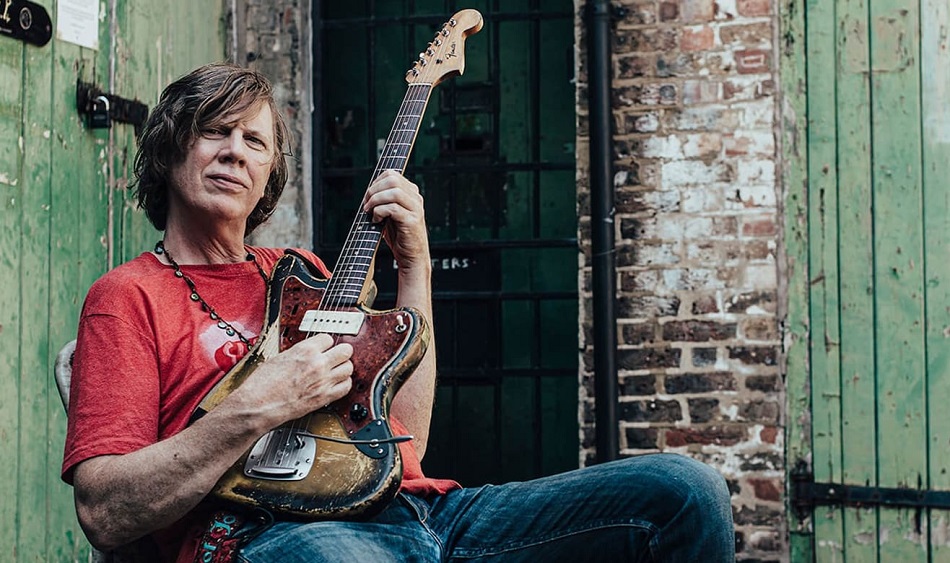 Thurston Moore anuncia novo disco e libera single em parceria com a Laetitia, do Stereolab