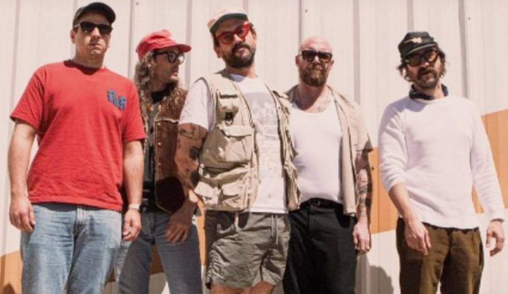 Popnotas – Coquetel Molotov anuncia três bandas e venda de ingressos. Coldplay mostra ao vivo música do próximo disco. E os singles do Idles para a série do Spotify