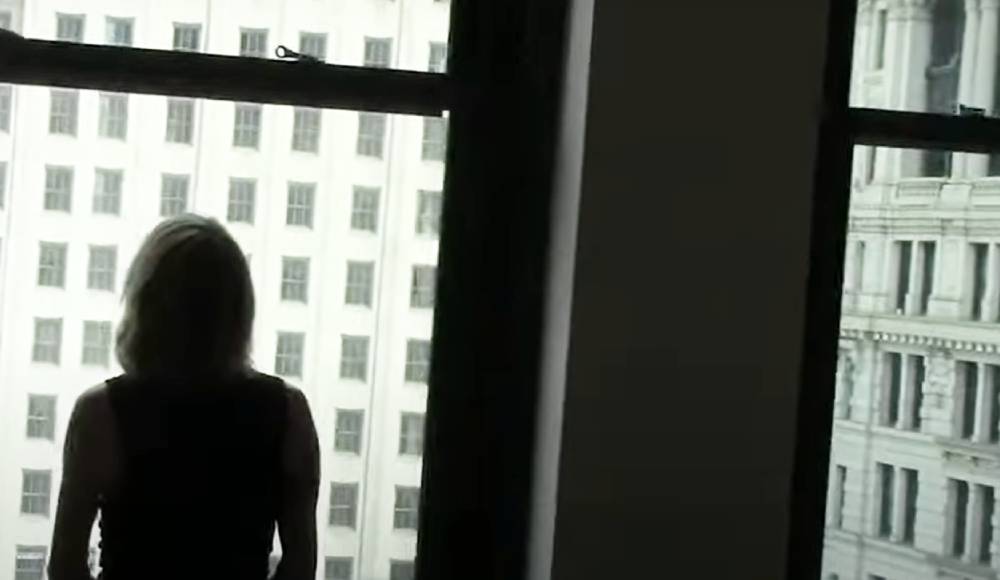 As cinzas na cabeceira de Kim Gordon. Confira a ótima nova música, “ERCP”, da ex-Sonic Youth