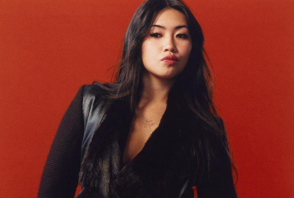 Popnotas – A incansável Beabadoobee solta mais uma música do disco novo. Saiu a dobradinha da Jessie Ware com a Romy xx. E o King Gizzard and the Lizard Wizard programando o lançamento de mais um álbum