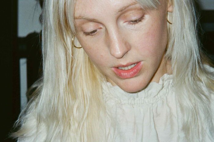 Indie fofo: Laura Marling volta com primeiro disco em 4 anos e solta a inédita “Patterns”