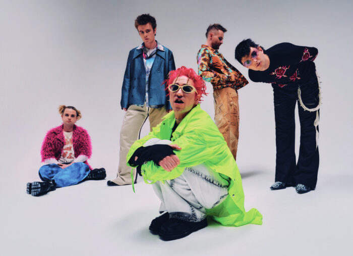 Contagem regressiva para o novo disco do Fontaines DC. Ouça e veja “In The Modern World”, o último single antes do lançamento
