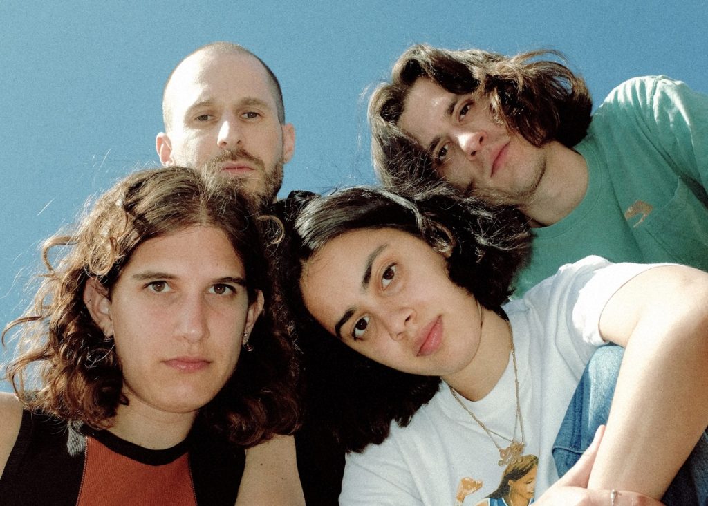 Popnotas – Banda indie-cult Crumb volta ao Brasil em novembro. A nova música do Pulp (!). As datas do C6 Fest 2025