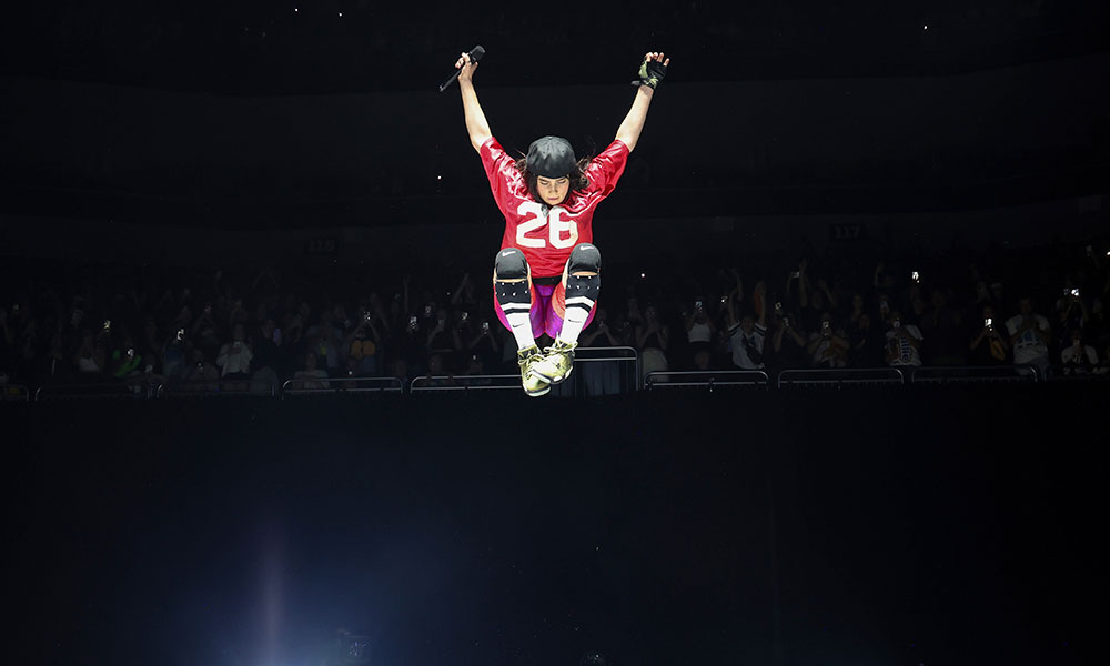 Billie Eilish inicia turnê mundial no Canadá. Com “Chihiro” abrindo, “Birds of a Feather” fechando e o hit da Charli XCX no meio