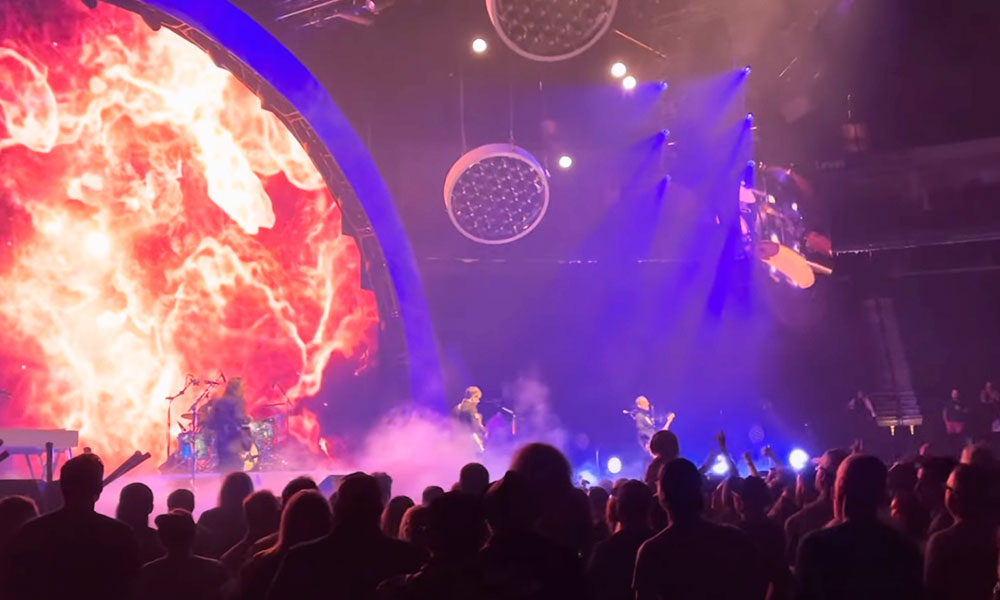 O show de “outra galáxia” da turnê do “Disco Azul” do Weezer, na íntegra
