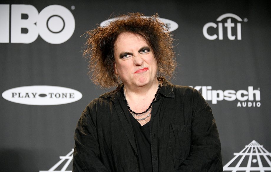 A coisa frágil do vigoroso Robert Smith. Calma, é só mais uma música inédita do The Cure