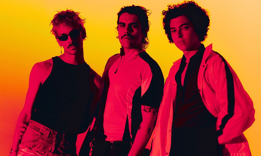 CENA – Aquino traz uma megalomania indie no segundo álbum. O que achamos de “Nada Fica Muito Tempo Exposto ao Sol”