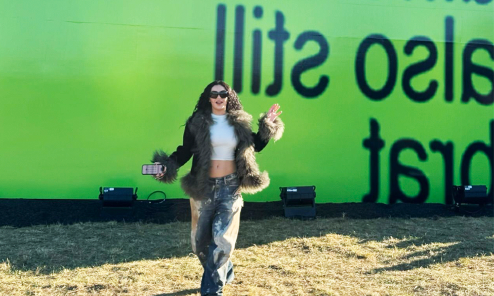 Popload ouviu: Com o novo “Brat”, diferentão porém igual, Charli XCX ratifica que 2024 é dela